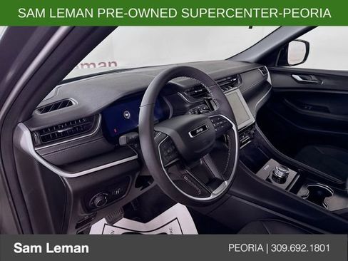 Used 2025 Jeep Grand Cherokee Altitude image 9