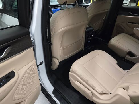 Certified 2024 Jeep Grand Cherokee L Limited AWD/4WD image 30
