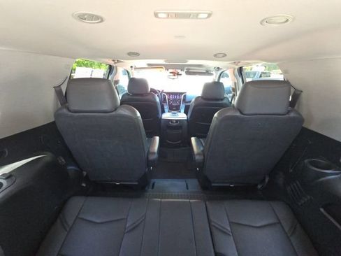 Used 2019 Cadillac Escalade Luxury AWD/4WD image 13