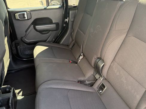 Used 2023 Jeep Gladiator Sport image 12