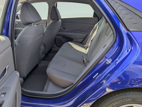New 2025 Hyundai Elantra SE FWD image 9