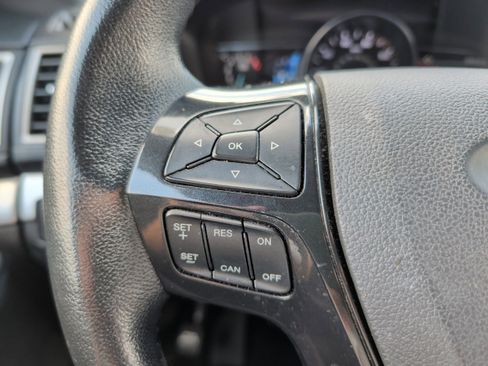 Used 2017 Ford Explorer XLT w/ Equipment Group 202A FWD image 29