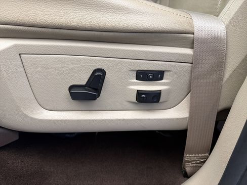 Used 2014 RAM 1500 Laramie w/ Convenience Group image 12