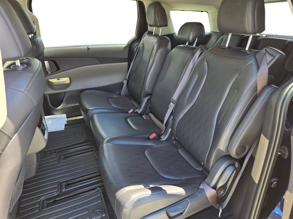 Certified 2025 Kia Carnival EX FWD image 19
