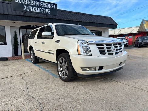 Used 2012 Cadillac Escalade ESV Luxury image 3