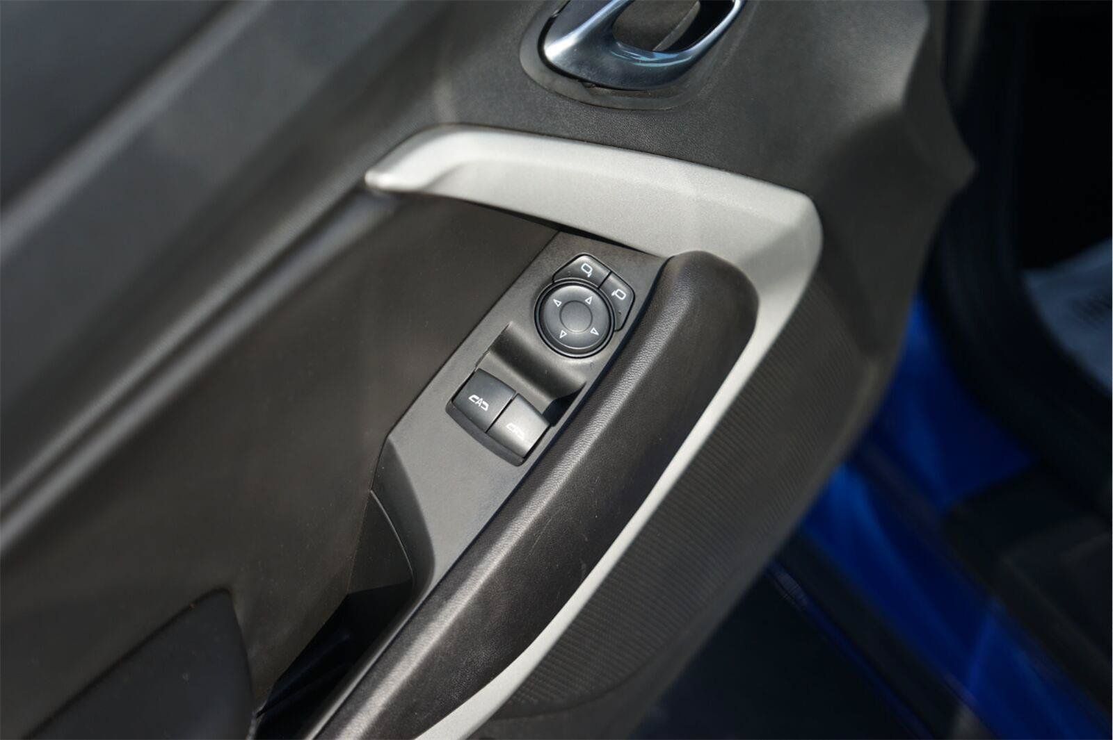 Used 2018 Chevrolet Camaro LT RWD image 25