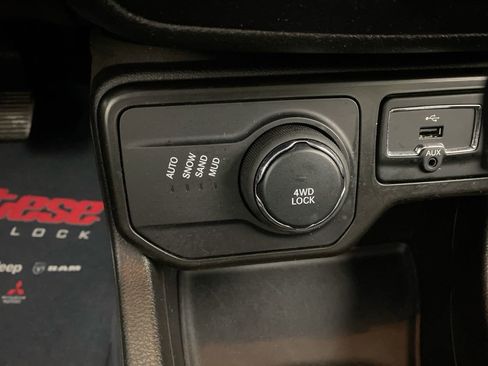 Used 2022 Jeep Renegade Latitude AWD/4WD image 20