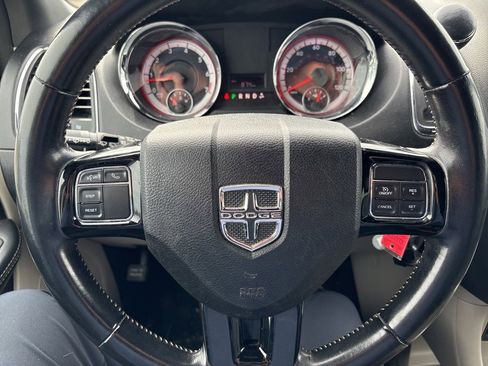 Used 2020 Dodge Grand Caravan SXT image 2