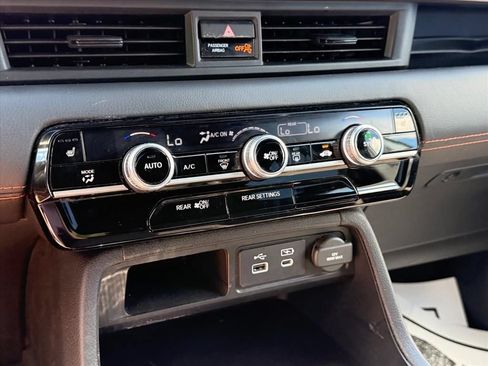 Used 2025 Honda Pilot Sport image 24