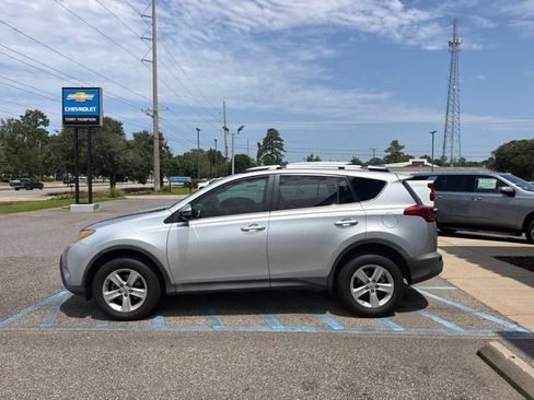 Used 2013 Toyota RAV4 XLE FWD image 8