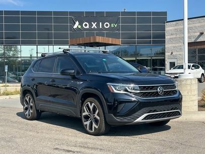Used 2022 Volkswagen Taos SEL w/ Panoramic Sunroof Package