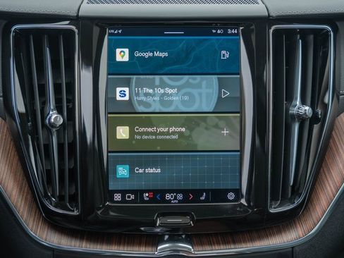 Certified 2023 Volvo XC60 B5 Ultimate w/ Climate Package image 23