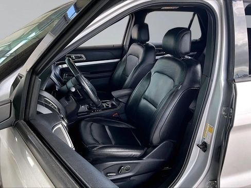 Used 2017 Ford Explorer XLT w/ Equipment Group 202A image 18