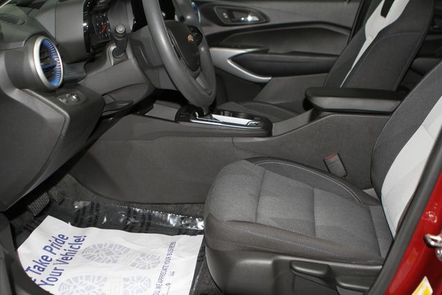 Used 2025 Chevrolet Trax LS w/ LS Convenience Package FWD image 14