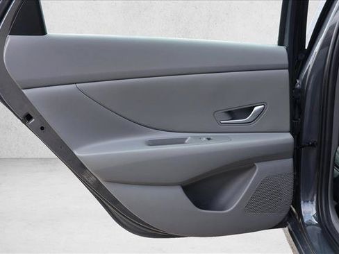 Used 2024 Hyundai Elantra SEL FWD image 21