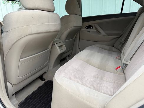 Used 2010 Toyota Camry SE FWD image 18