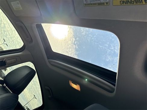 Used 2021 Honda HR-V EX-L image 28