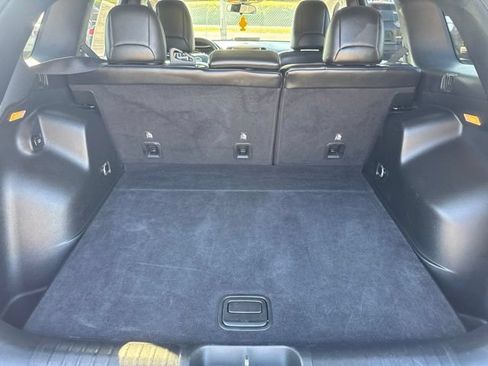 Used 2019 Jeep Cherokee Latitude Plus w/ Cold Weather Group AWD/4WD image 10