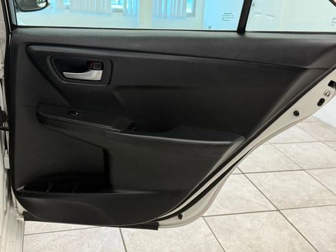 Used 2017 Toyota Camry SE FWD image 33