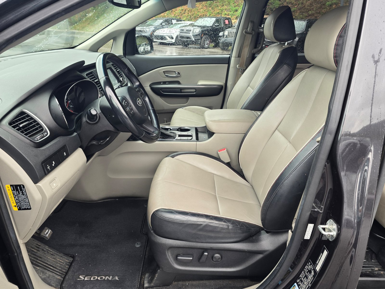 Used 2021 Kia Sedona EX FWD image 13