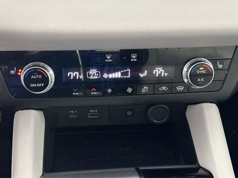 Used 2023 Mitsubishi Outlander SEL AWD/4WD image 14