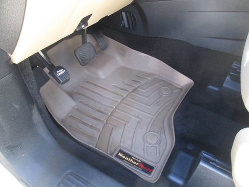 Used 2017 Ford Explorer XLT w/ Equipment Group 201A image 14