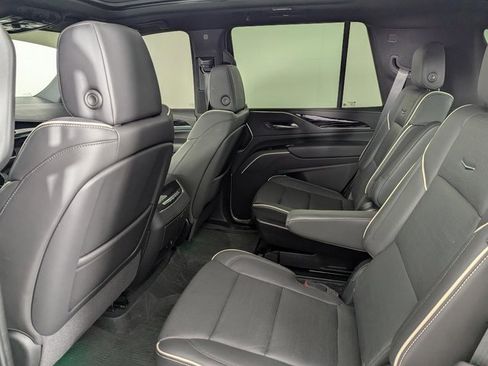 Used 2024 Cadillac Escalade Sport w/ LPO, ONYX Package image 17