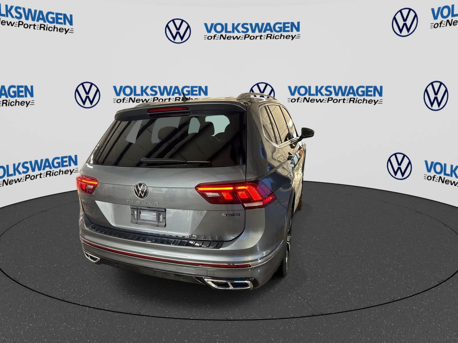Used 2024 Volkswagen Tiguan SEL R-Line AWD/4WD image 14