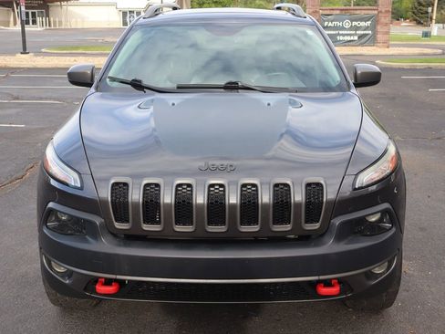 Used 2017 Jeep Cherokee Trailhawk w/ Comfort/Convenience Group AWD/4WD image 12