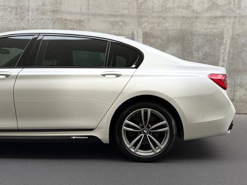 Used 2017 BMW 750i xDrive image 7