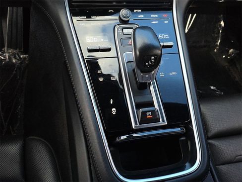 Used 2018 Porsche Panamera 4S image 32