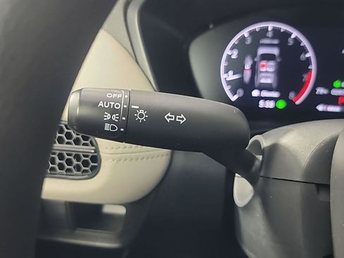 Certified 2023 Honda HR-V LX image 27