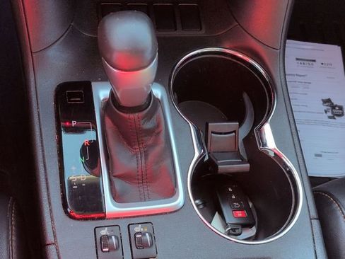 Used 2017 Toyota Highlander XLE image 25