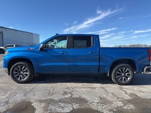 Used 2022 Chevrolet Silverado 1500 LT w/ Z71 Off-Road Package image 4