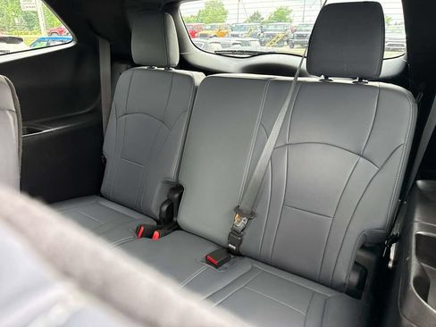 Used 2023 Buick Enclave Essence w/ Trailering Package, 5000 lbs. AWD/4WD image 9