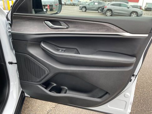 New 2025 Jeep Grand Cherokee L Limited w/ Luxury Tech Group II image 20