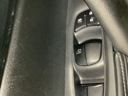 Used 2020 Nissan Rogue SL w/ Premium Package image 17