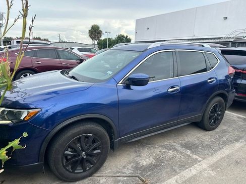 Used 2019 Nissan Rogue SV FWD image 1