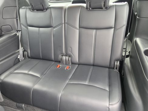 Used 2018 Nissan Pathfinder SL w/ Midnight Edition Package FWD image 11