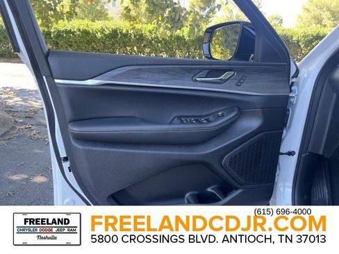 New 2025 Jeep Grand Cherokee Limited w/ Luxury Tech Group II image 14