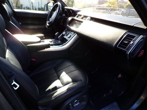Used 2017 Land Rover Range Rover Sport HSE image 10