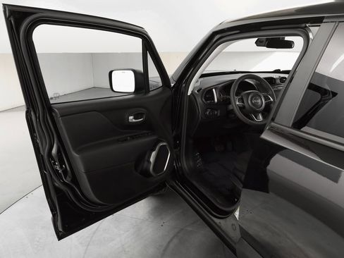 Certified 2023 Jeep Renegade Latitude image 16