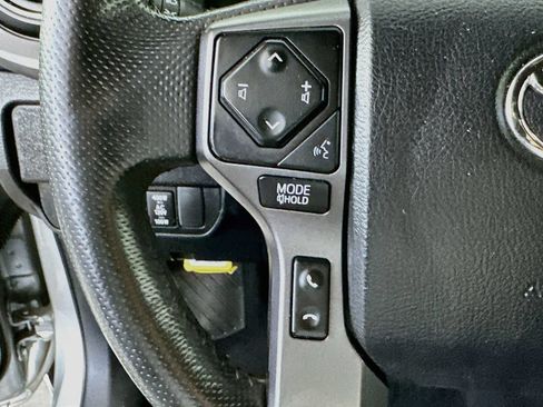 Used 2022 Toyota Tacoma TRD Off-Road AWD/4WD image 23