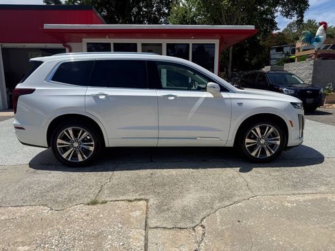Used 2022 Cadillac XT6 Premium Luxury w/ Technology Package FWD image 14