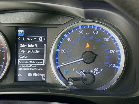 Used 2019 Toyota Highlander LE image 12