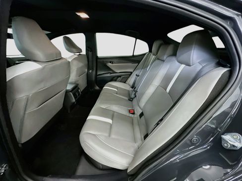 Used 2025 Toyota Camry SE FWD image 29