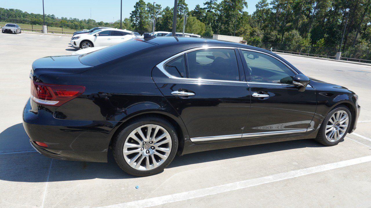 Used 2017 Lexus LS 460 w/ Comfort Package RWD image 4