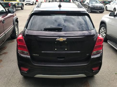Used 2020 Chevrolet Trax LT w/ LT Convenience Package FWD image 11