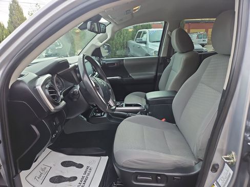 Used 2020 Toyota Tacoma SR5 w/ Technology Package AWD/4WD image 9