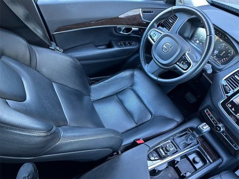 Used 2017 Volvo XC90 T5 Momentum w/ Vision Package image 23